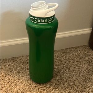 Cirkul flavor metal water bottle
32oz green